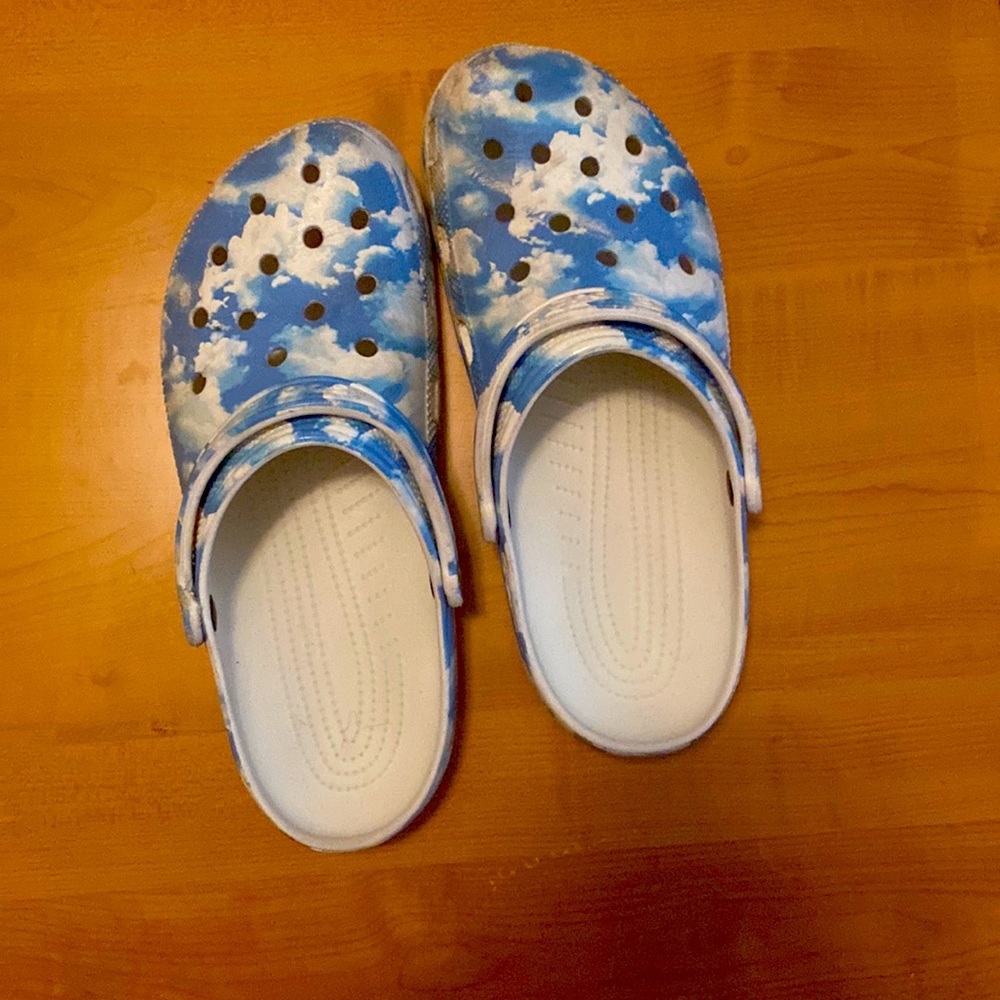 Cloud detailed Crocs size 13